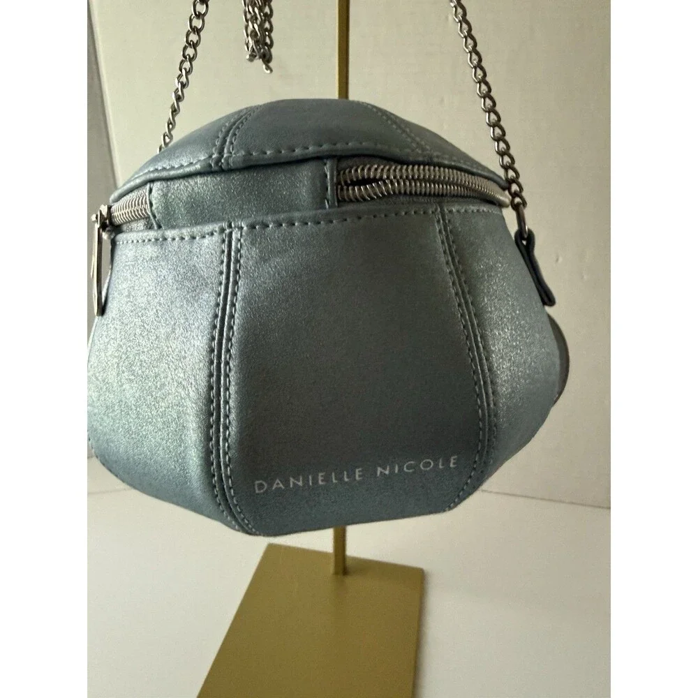Cinderella Carriage Crossbody Danielle Nicole Brand Purse Silver Chain - Picture 8 of 16